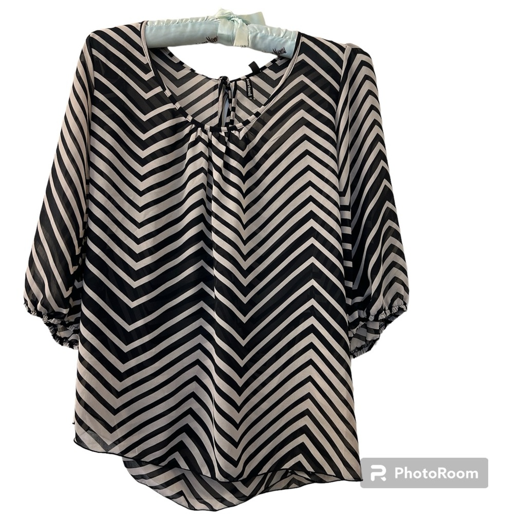 5/$20 Heartsoul Chiffon Backwrap Flowy Tunic Blouse